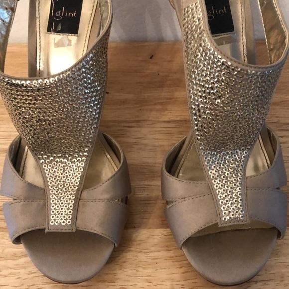 Glint Gold Sequin and Satin Heels Size 6.5 - Picture 4 of 14